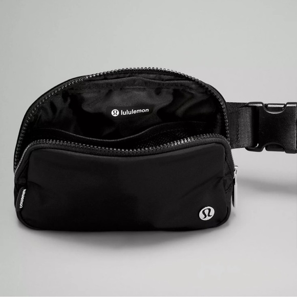 Lululemon Everywhere Belt Bag Black NWT - Picture 3 of 7